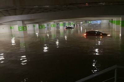 FOTOS: Evacuan hospital en Interlomas por inundaciones y deslaves