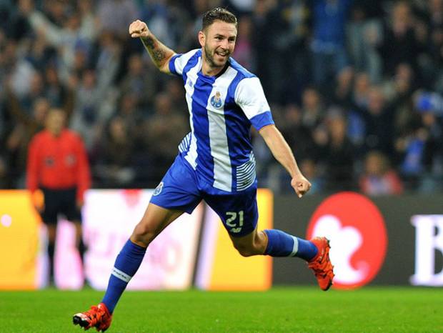 Layún comandó victoria del Porto 3-2 al Moreirense