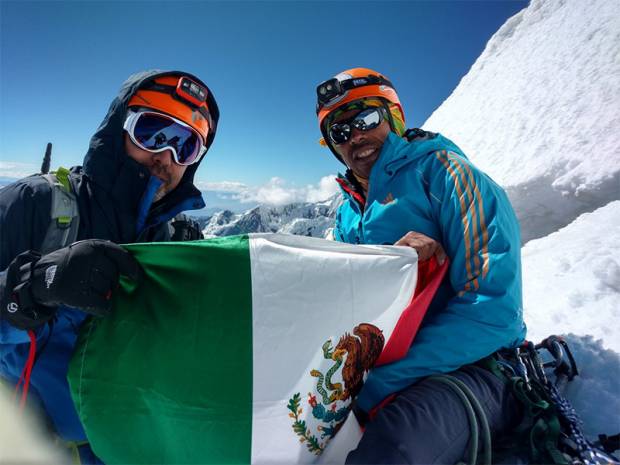 SRE asiste a mexicano que sobrevivió tras avalancha en Perú