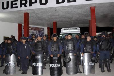 Dos policías lesionados al enfrentarse con comerciantes en Texmelucan