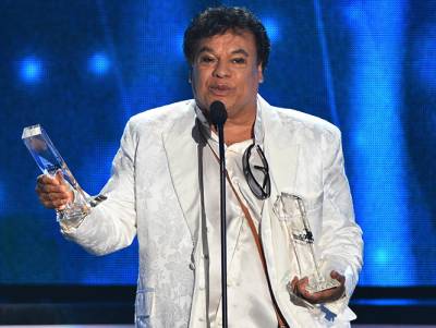 Juan Gabriel ganó premio Billboard por su disco Los Dúo