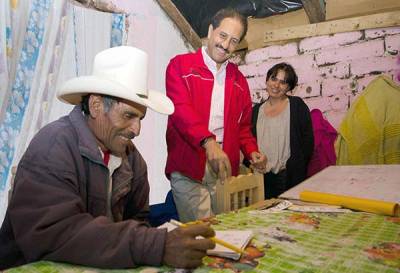 Esparza Ortiz destaca labor de los alfabetizadores de la BUAP