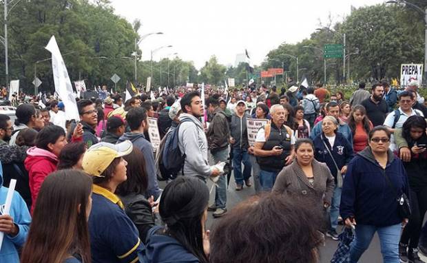 Reportan incidentes menores en marcha por los 43 en el DF