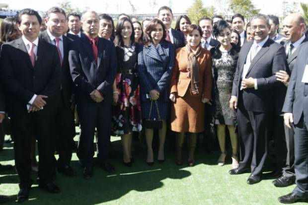 Rosario Robles forma a los priístas en torno a Blanca Alcalá