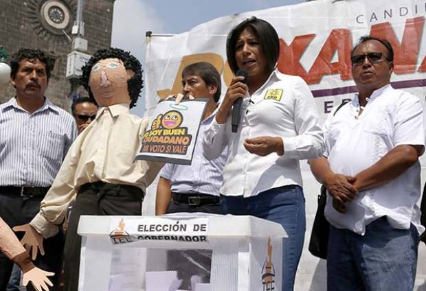 Roxana Luna cerró campaña en el zócalo de Puebla