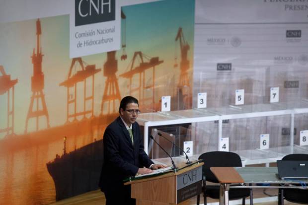 CNH licita 15 bloques en aguas someras para extraer petróleo