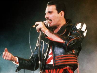 Develaron placa en casa donde vivió Freddie Mercury