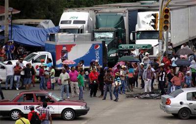 Empresarios se amparan contra bloqueos de la CNTE