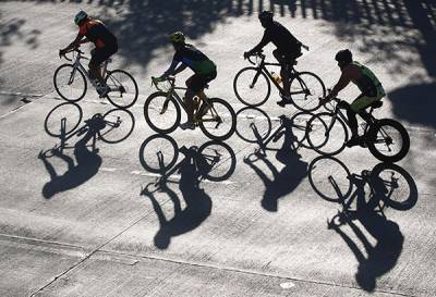 Piden castigo para estudiantes que atacan a ciclista en Puebla