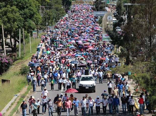 CNTE amenaza con paralizar clases en cinco estados