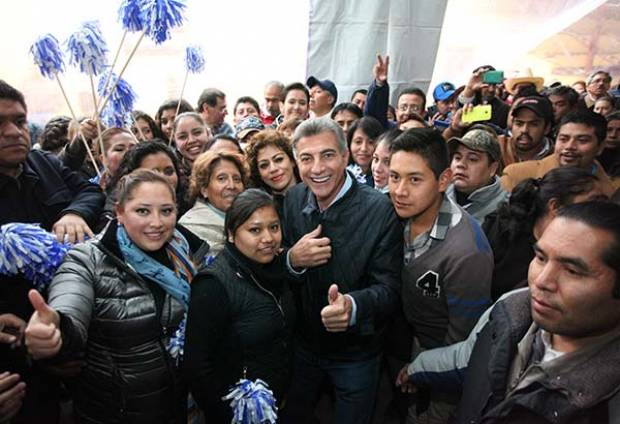 Tony Gali realiza precampaña con panistas de Teziutlán