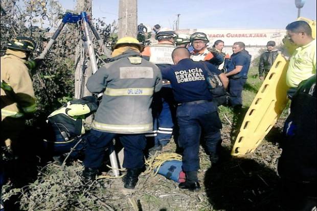 Rescatan a mujer embarazada que cayó a un pozo en Guadalupe Caleras