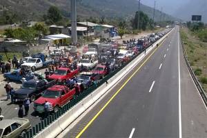 Manifestantes estrangulan nuevamente pasos carreteros entre Puebla y Veracruz