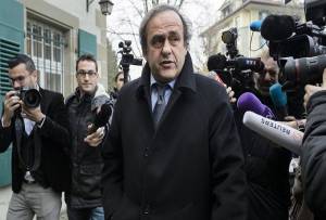 Michael Platini renunció a la UEFA
