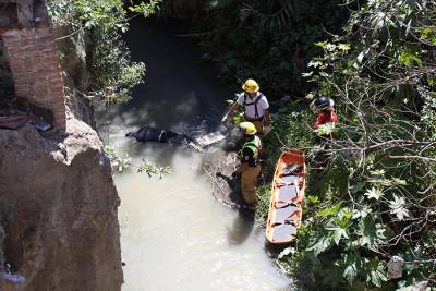 Encuentran cadáver de un hombre junto a balneario de Atlixco