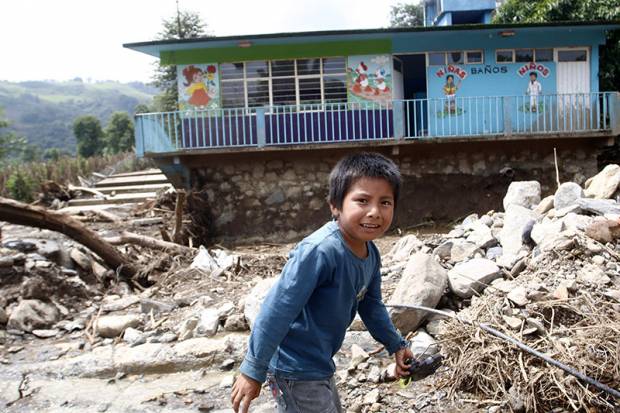 7 mil alumnos de Puebla sin clases por escuelas dañadas por Earl