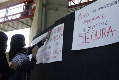 Estudiantes de la Ibero Puebla protestan contra inseguridad en el campus