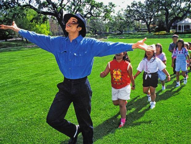 Michael Jackson: Policía revela existencia de material pornográfico en Neverland