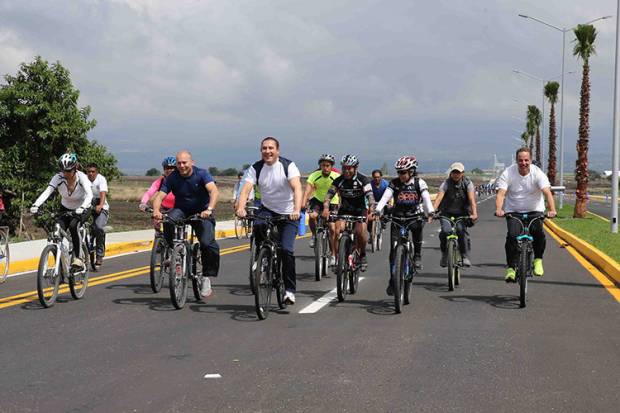 Moreno Valle inaugura en bicicleta nuevo Libramiento en Atlixco