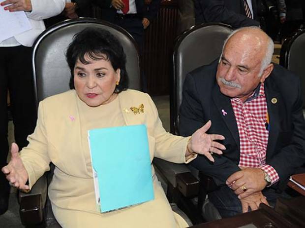 Niegan que exista orden de arresto contra Carmen Salinas