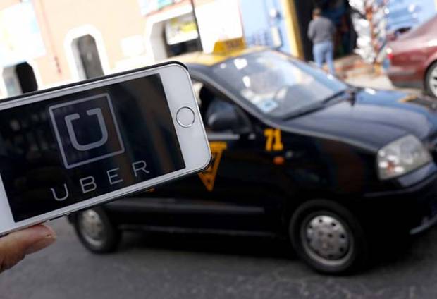 Taxistas hacen la vida imposible a choferes de Uber (Confesiones desde el Volante)