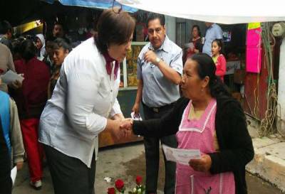 Ana Teresa Aranda hace campaña en Oriental y Tlatlauquitepec