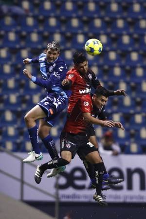 Club Puebla enfrenta al Atlas con la obligación de ganar