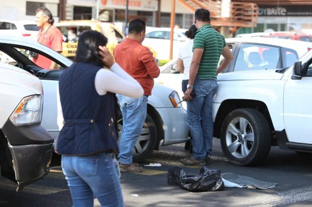 Hallan posibles restos humanos en la colonia Huexotitla