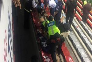 Aficionados del Querétaro cayeron de las gradas, se reportan graves de salud