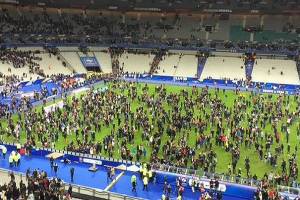 Pánico en Stade de France tras estallidos al término del Francia vs Alemania