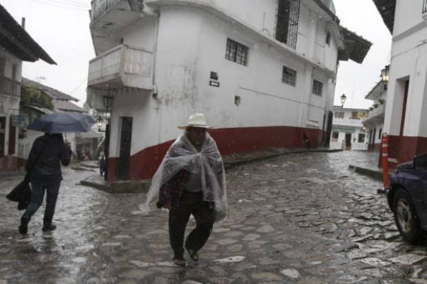 Por tormenta invernal suspenden clases en la Sierras Norte y Negra de Puebla