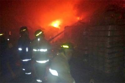 Incendio consume 30 toneladas de hilo en Parque Industrial Puebla