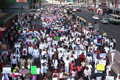 Trabajadores de Salud se movilizan contra privatización del sector