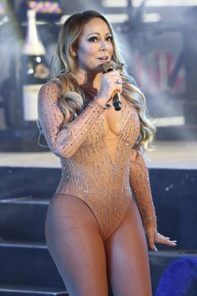 VIDEO: Mariah Carey recibió 2017 con ridícula presentación