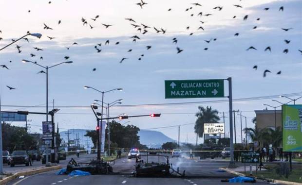 Peña Nieto visita a militares emboscados en Culiacán