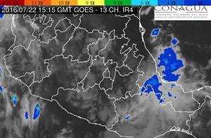 Chubascos y tormentas fuertes en Puebla por canal de baja presión