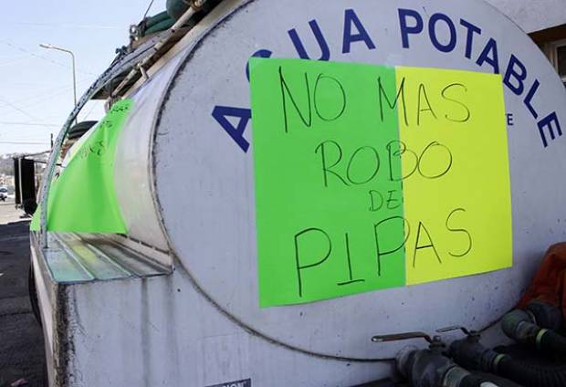 “Chupaductos” roban 100 pipas de agua en Puebla en menos de un mes