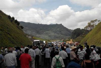 “Quien pueda, debe pagar adeudo a CFE”, dice alcalde de Huauchinango