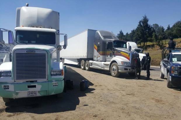 Cayeron sujetos con más de 3 mil litros de combustible robado en la Puebla-Veracruz