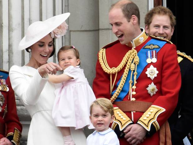 Princesa Charlotte robó cámara en aniversario de la Reina Isabel II