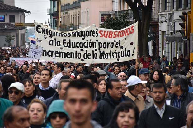 Académicos de la UV marchan contra gobierno de Javier Duarte