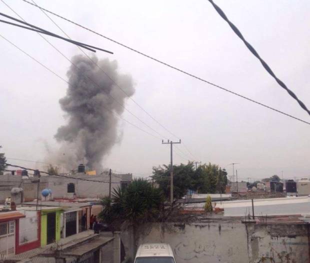 Tres muertos por explosión de polvorín en Estado de México