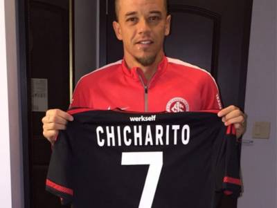 D’Alessandro presumió playera del Chicharito