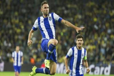 VIDEO: Layún volvió a anotar en victoria del Porto 2-0 sobre Vitoria Setúbal