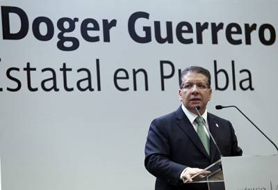 Enrique Doger rinde primer informe como delegado del IMSS