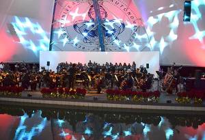 BUAP realiza tradicional Concierto Navideño en la Concha Flotante de CU