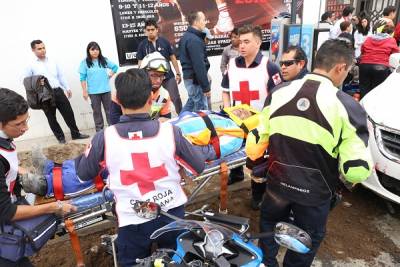 Camioneta atropelló a tres personas afuera de la UPAEP