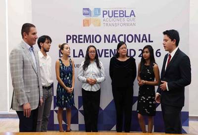 RMV recibe en Casa Puebla a ganadores del Premio Nacional de la Juventud 2016