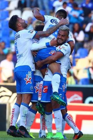 Club Puebla derrotó 3-0 a Jaguares y respira en la tabla porcentual