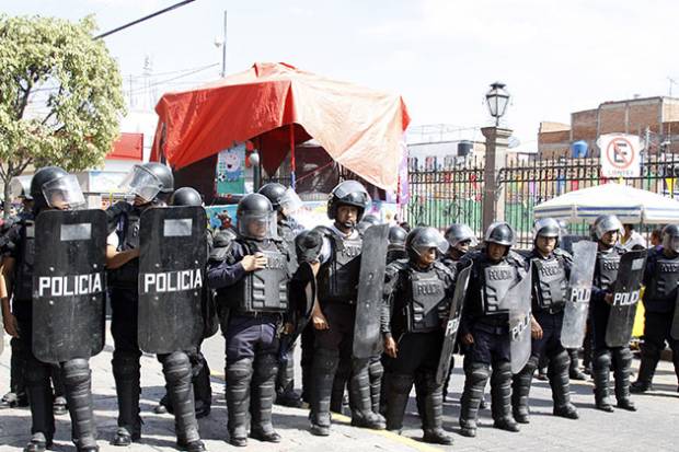 Policías de Texmelucan reciben uniformes de mala calidad, denuncian